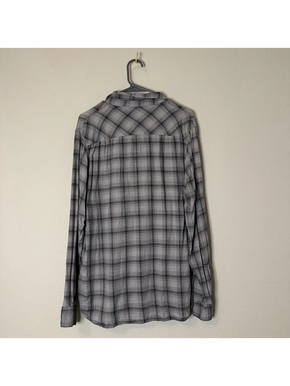 TravisMathew Gray Plaid Button Front Shirt Large Rayon Cotton Lightweight